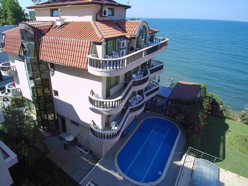 Continental Hotel Kiten  318997