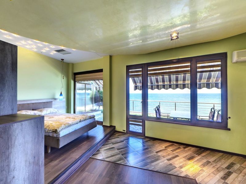 Continental Hotel Kiten  319002