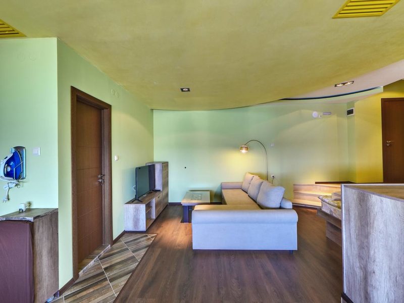 Continental Hotel Kiten  319003