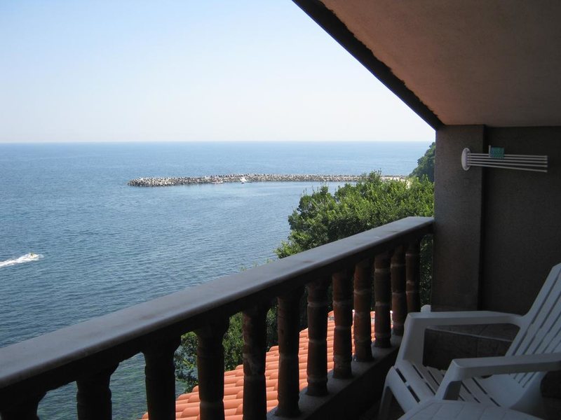 Continental Hotel Kiten  319008