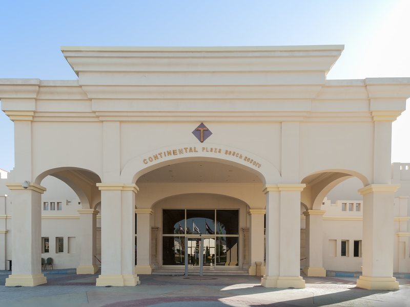 Continental Plaza Beach 122528