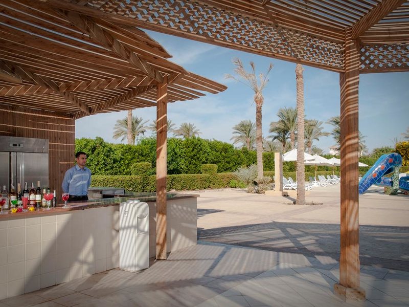 Continental Plaza Beach 122537