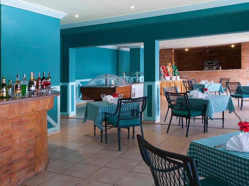 Continental Plaza Beach 122539