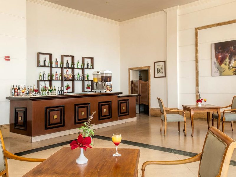 Continental Plaza Beach 122543