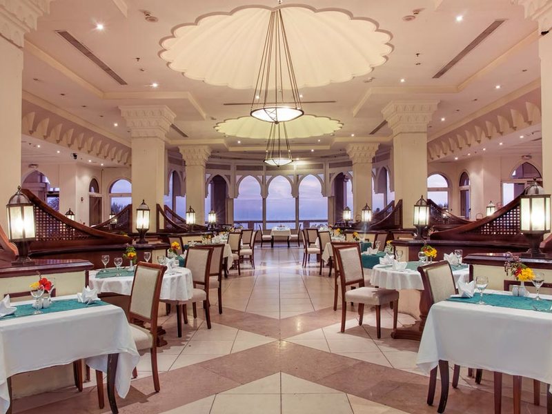 Continental Plaza Beach 122545