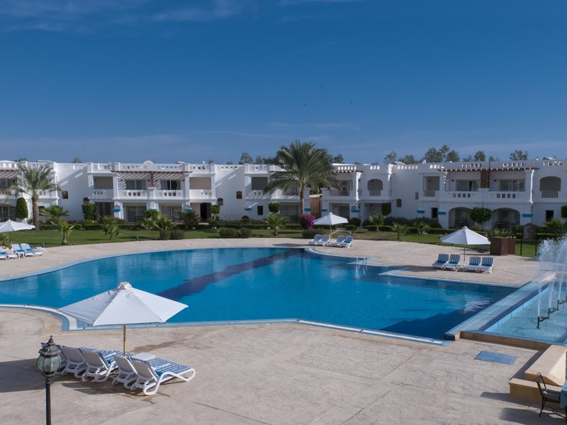 Continental Plaza Beach 122547