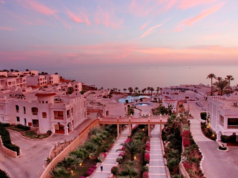 Continental Plaza Beach 122549