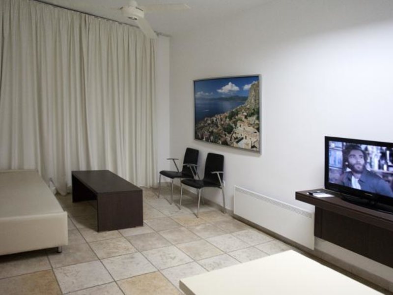 Costantiana Beach Hotel Apartments Apts 81452