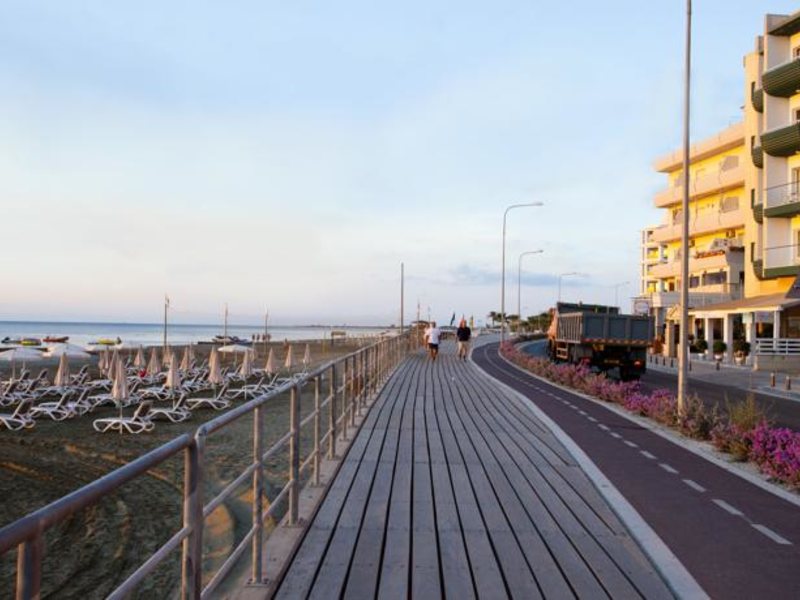 Costantiana Beach Hotel Apartments Apts 81460