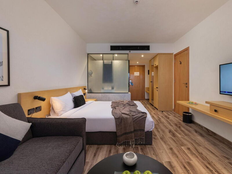 Creek Hotel & Residences 326533