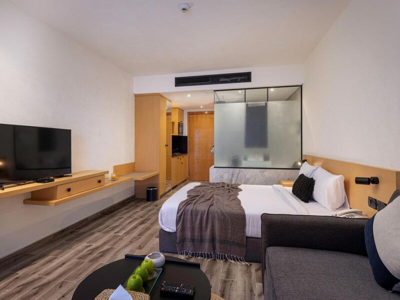 Creek Hotel & Residences 326537