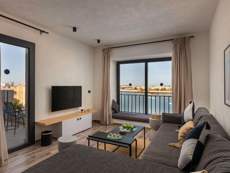 Creek Hotel & Residences 326541