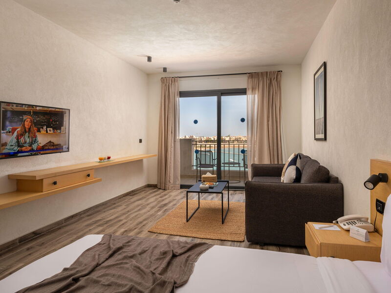 Creek Hotel & Residences 326558