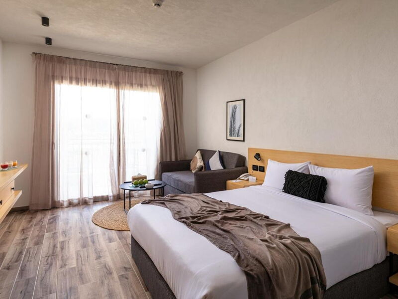 Creek Hotel & Residences 326569