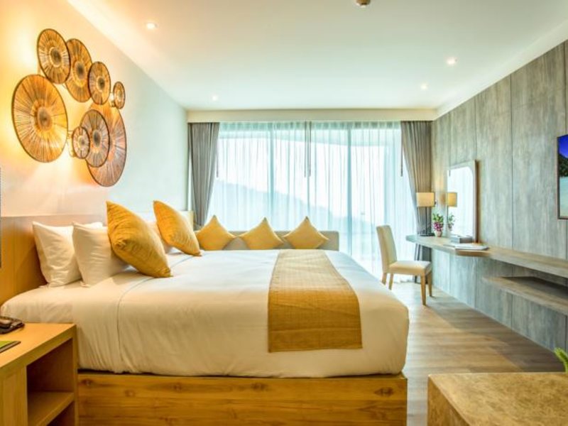 Crest Resort & Pool Villas 140897