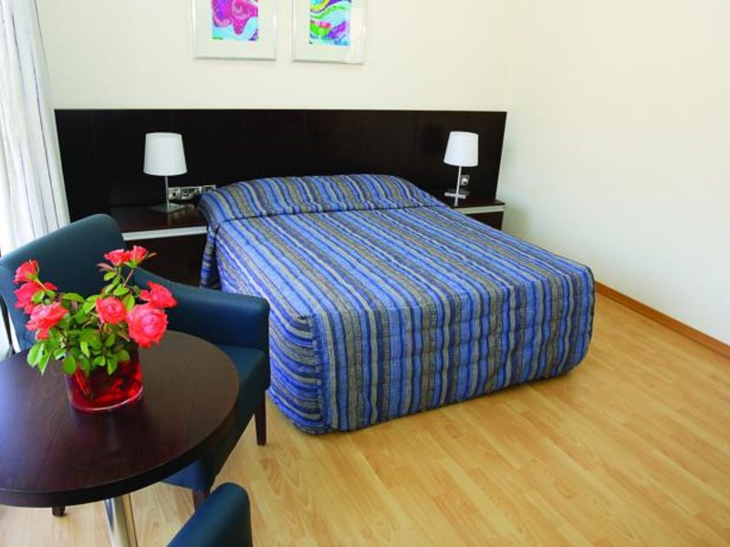 Crown Resorts Henipa  76145