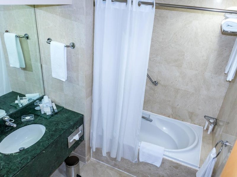 Crowne Plaza Abu Dhabi 297985