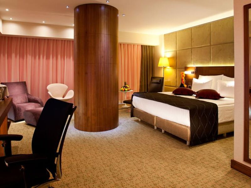 Crowne Plaza Istanbul Harbiye 241342