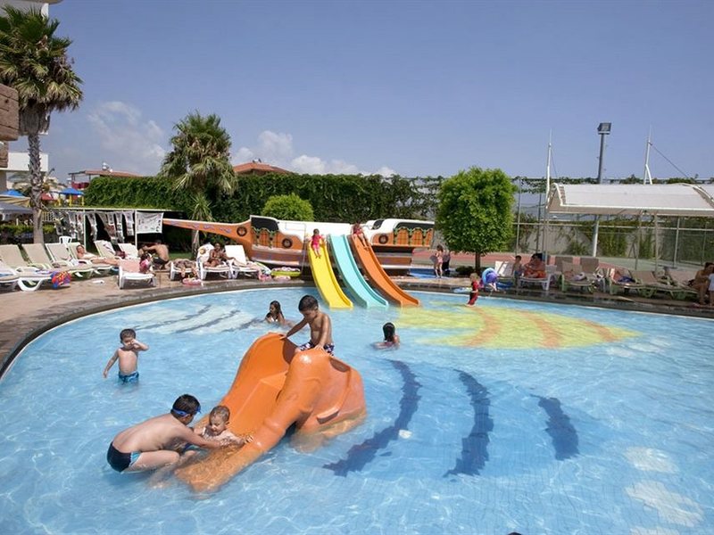 Crystal Admiral Resort Suites & Spa 159514