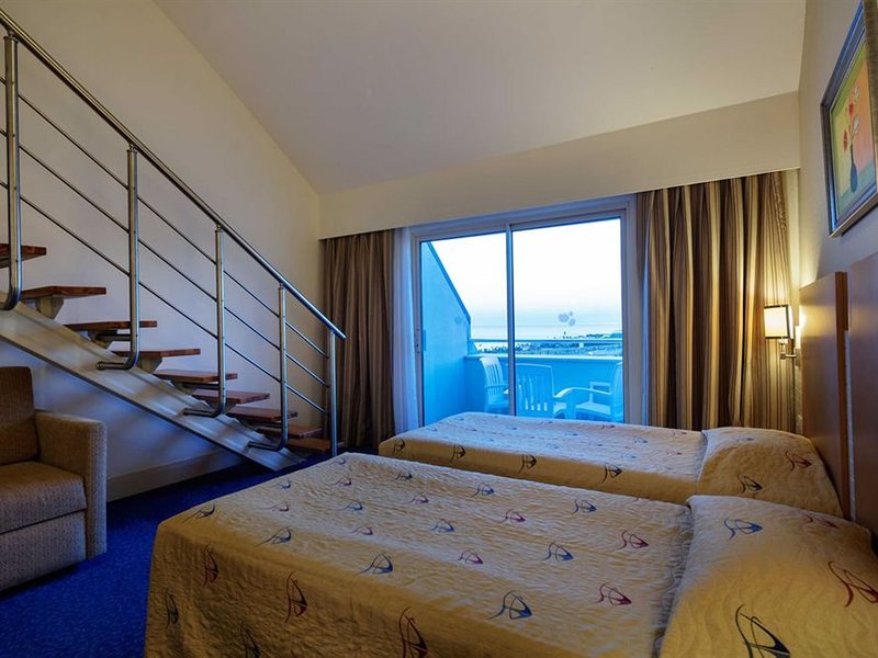 Crystal Admiral Resort Suites & Spa 159518