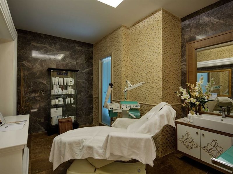 Crystal Admiral Resort Suites & Spa 159528