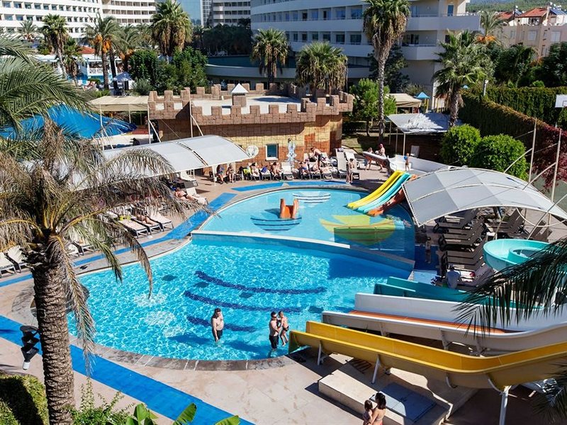 Crystal Admiral Resort Suites & Spa 159531