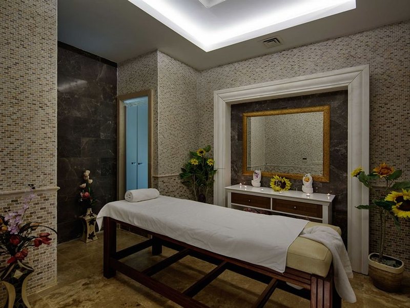 Crystal Admiral Resort Suites & Spa 159533