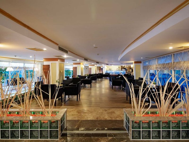 Crystal Admiral Resort Suites & Spa 159537