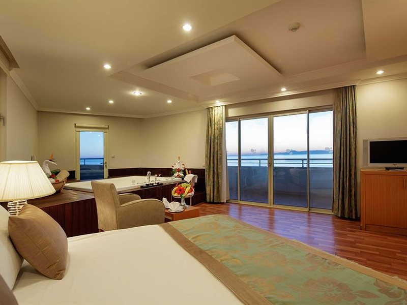 Crystal Admiral Resort Suites & Spa 159548