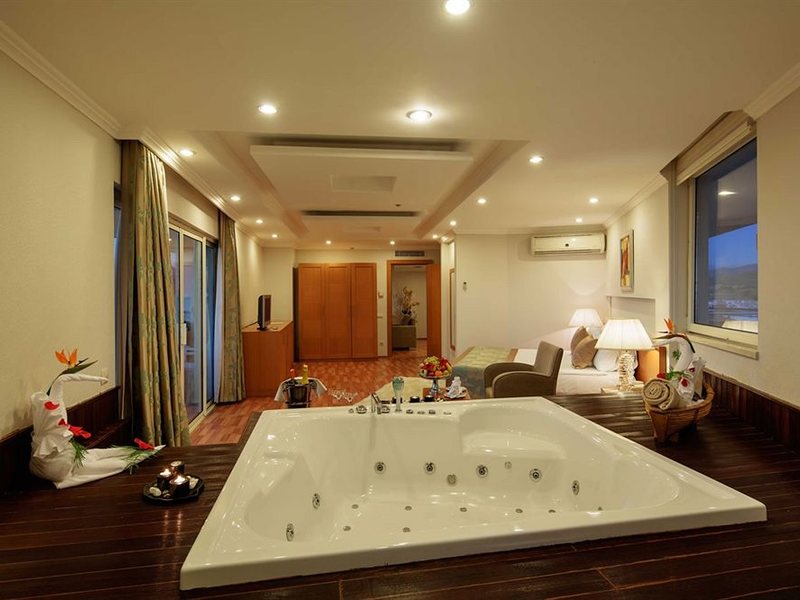 Crystal Admiral Resort Suites & Spa 159549