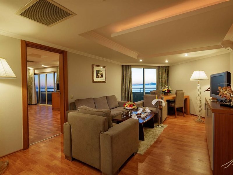 Crystal Admiral Resort Suites & Spa 159551