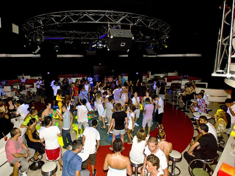 Crystal Admiral Resort Suites & Spa 159562