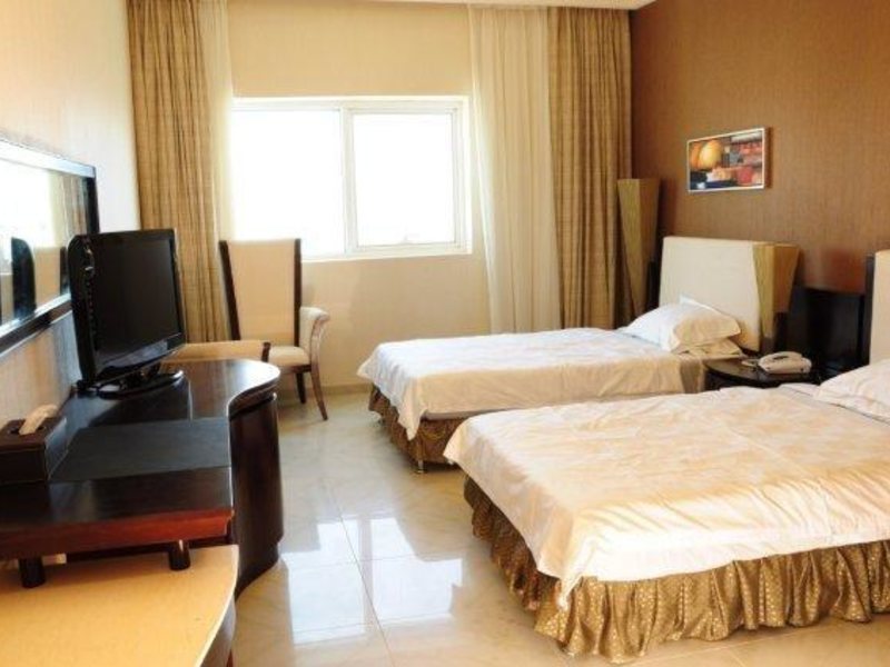 Crystal Plaza Hotel 112428