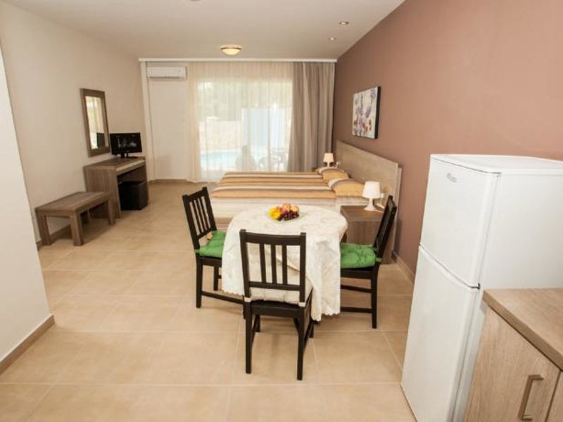 Crystallo Hotel Apts 115944