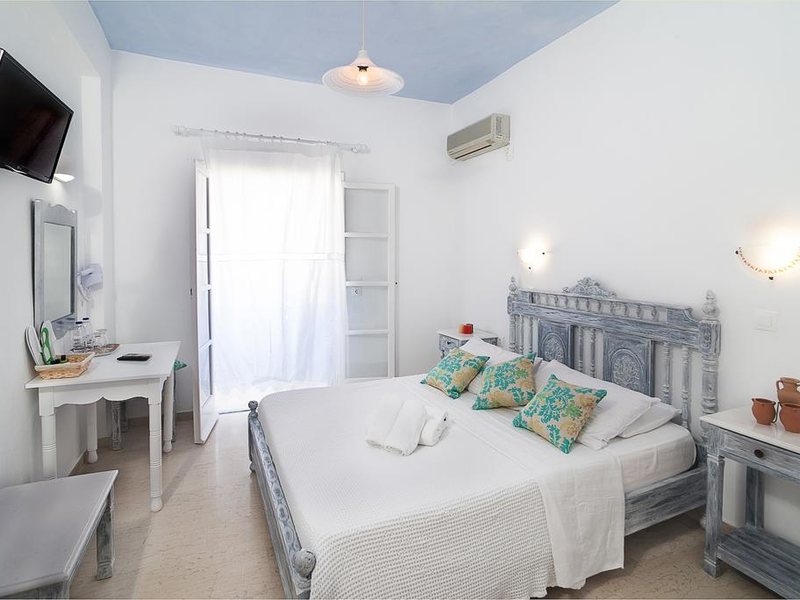 Cyclades Hotel  283485