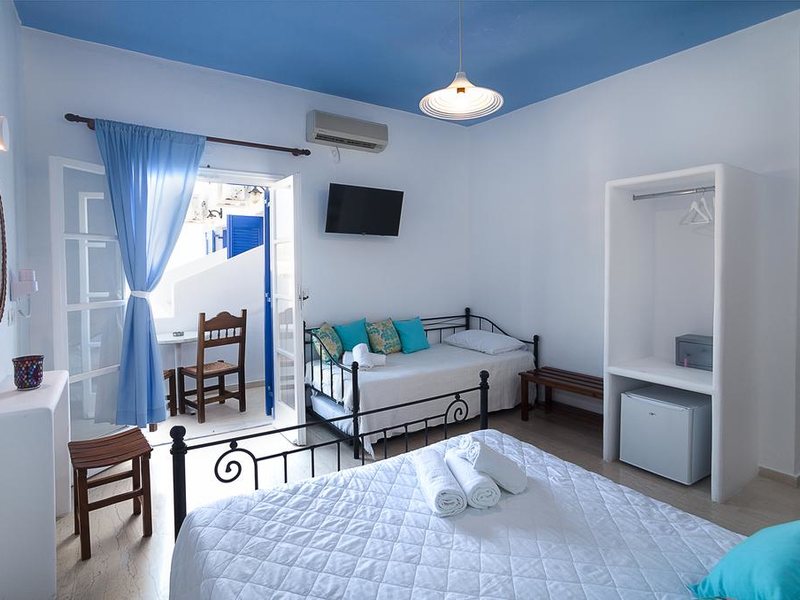 Cyclades Hotel  283487