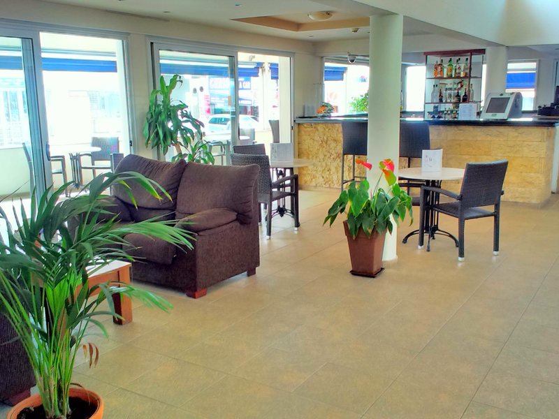 Daphne Hotel Apts 100465