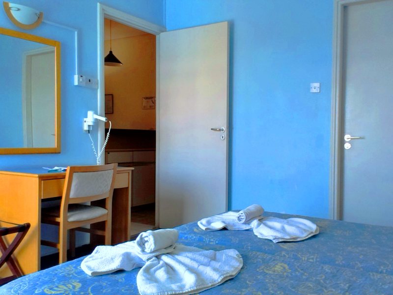 Daphne Hotel Apts 100468