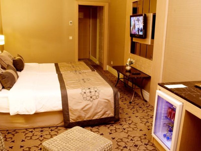 Dark Hill Hotel 68760