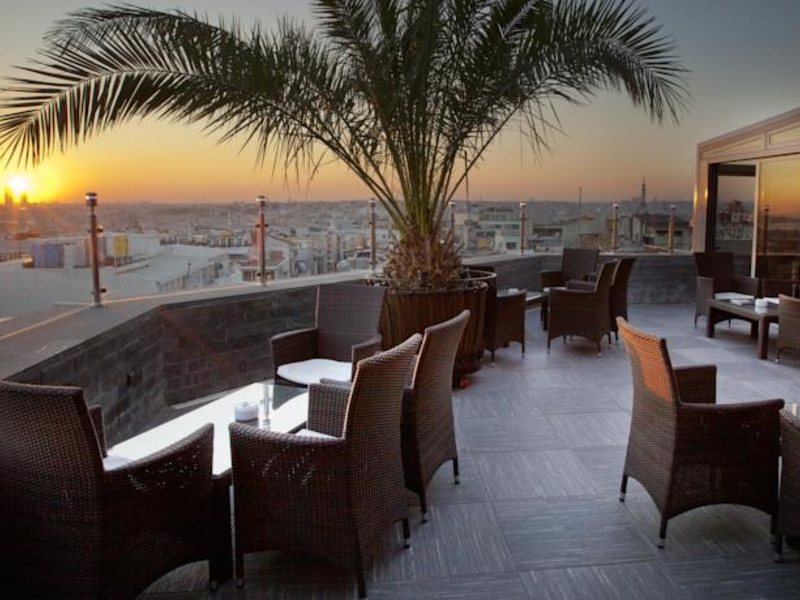 Dark Hill Hotel 68775