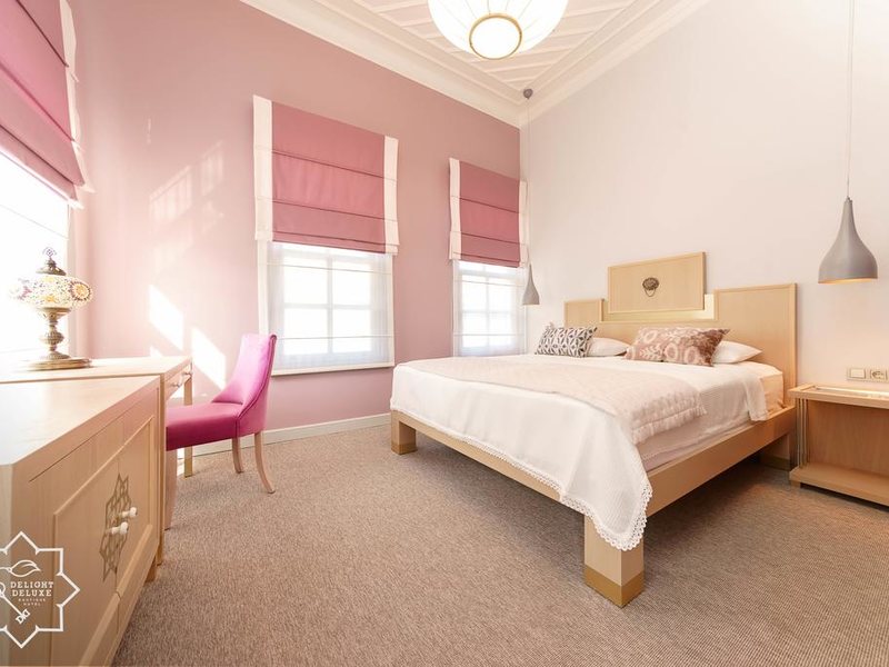 Delight Deluxe Boutique 271567