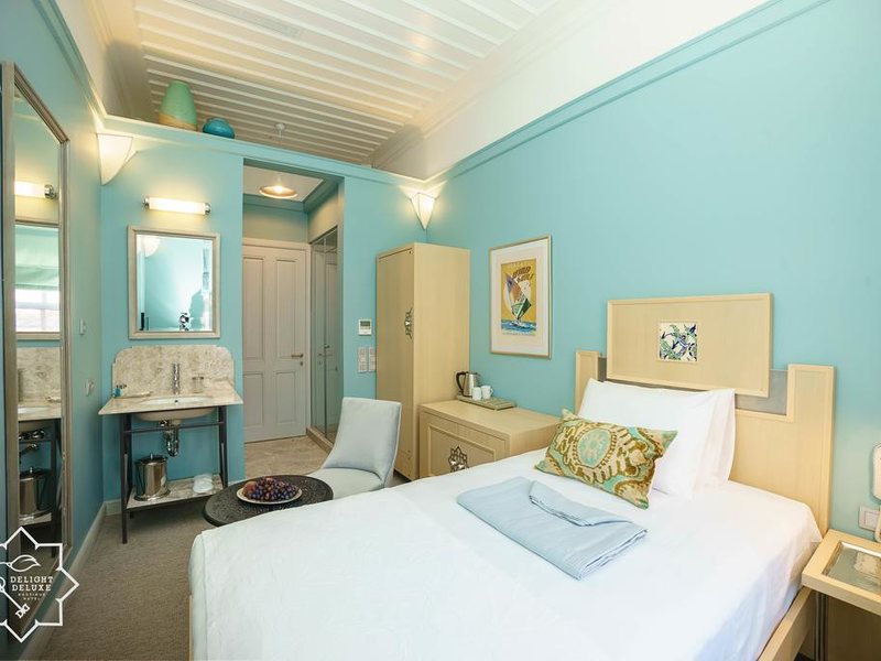 Delight Deluxe Boutique 271568