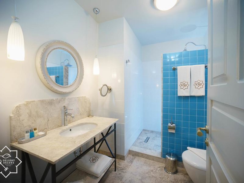 Delight Deluxe Boutique 271569