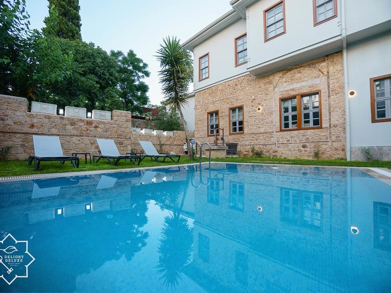 Delight Deluxe Boutique 271573