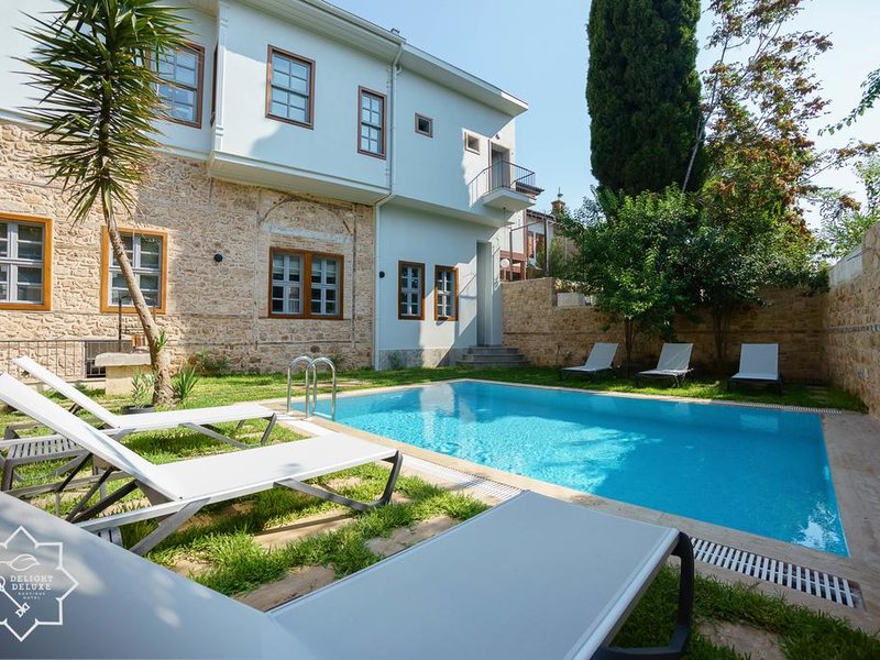 Delight Deluxe Boutique 274794