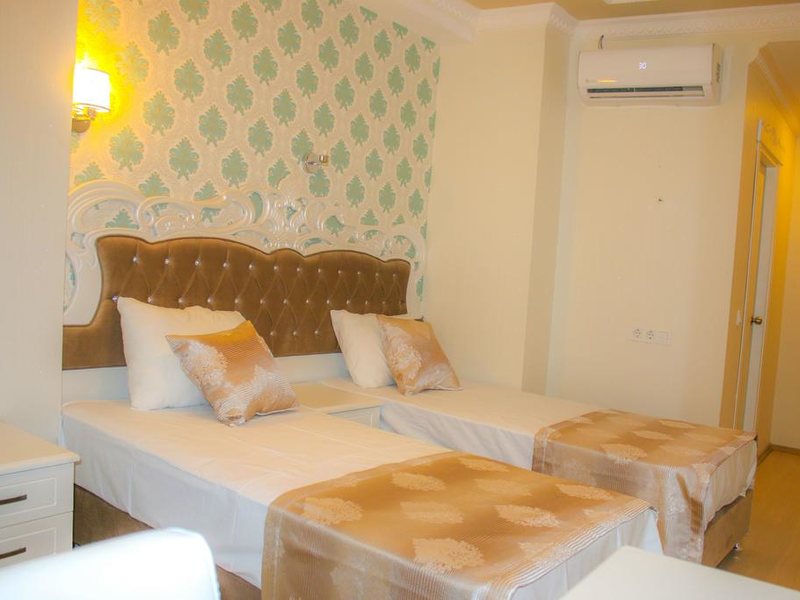 Deluxe Newport Hotel 279606