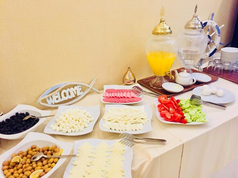 Deluxe Newport Hotel 279612