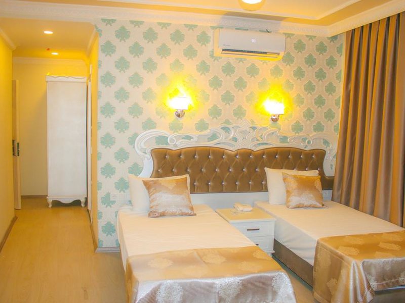 Deluxe Newport Hotel 279615