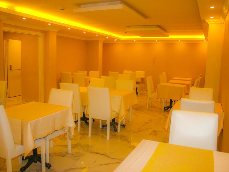 Deluxe Newport Hotel 279619