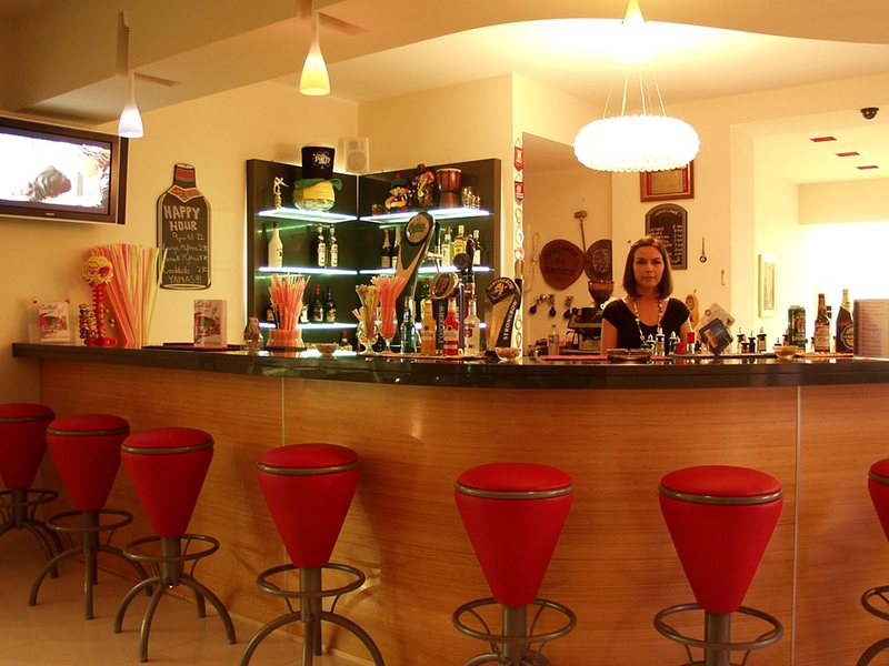 Dennys Inn Hotel 305828